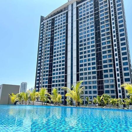 Jesselton Quay Sea View Hotell Kota Kinabalu Exteriör bild
