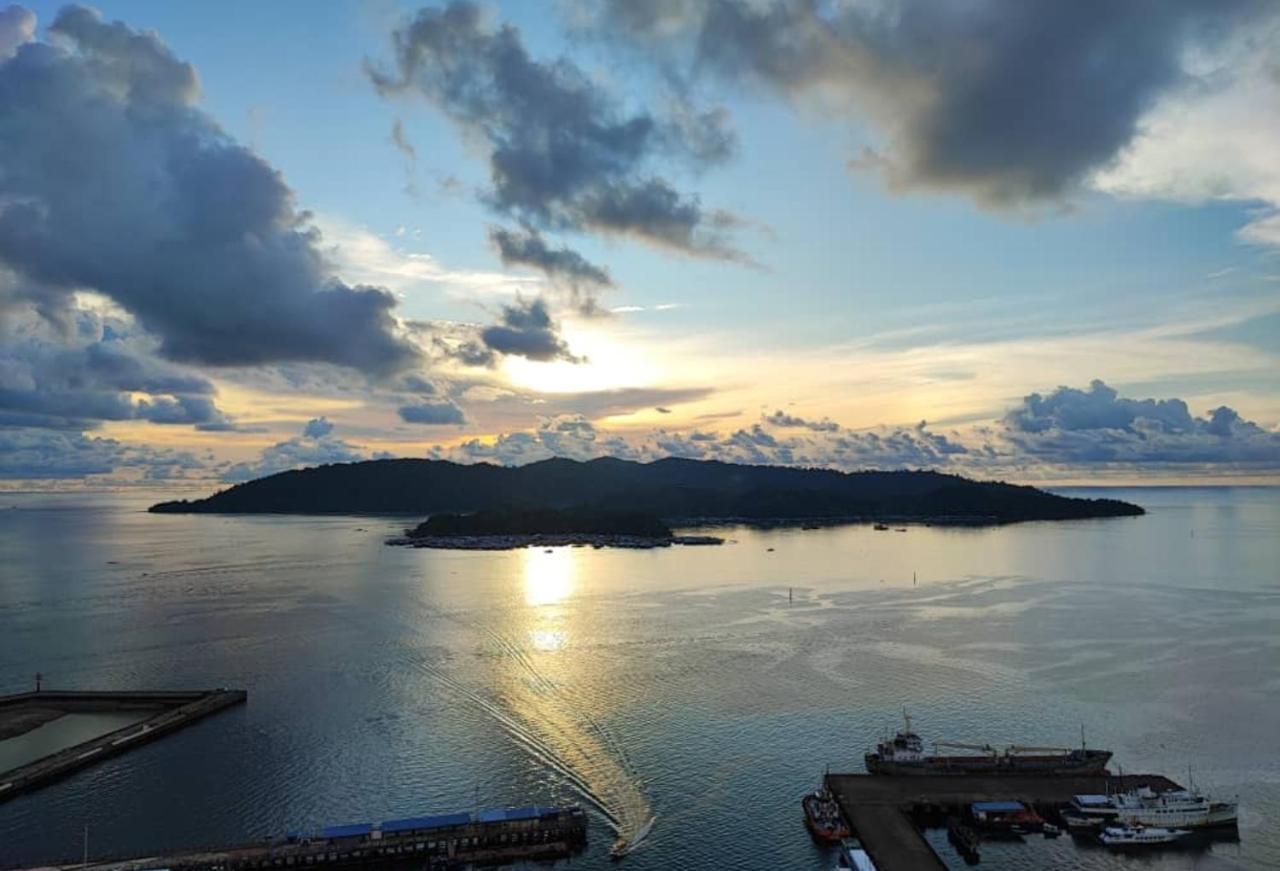 Jesselton Quay Sea View Hotell Kota Kinabalu Exteriör bild
