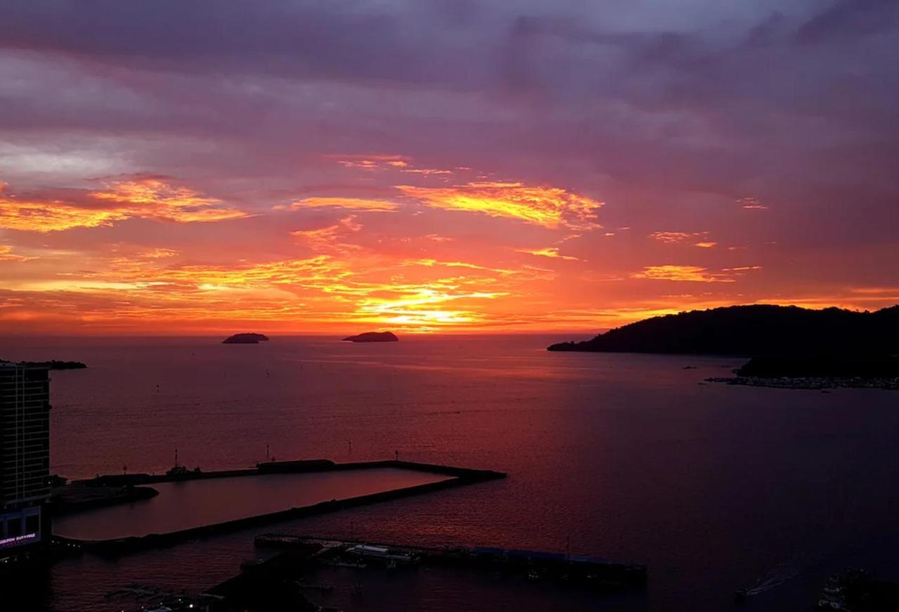 Jesselton Quay Sea View Hotell Kota Kinabalu Exteriör bild