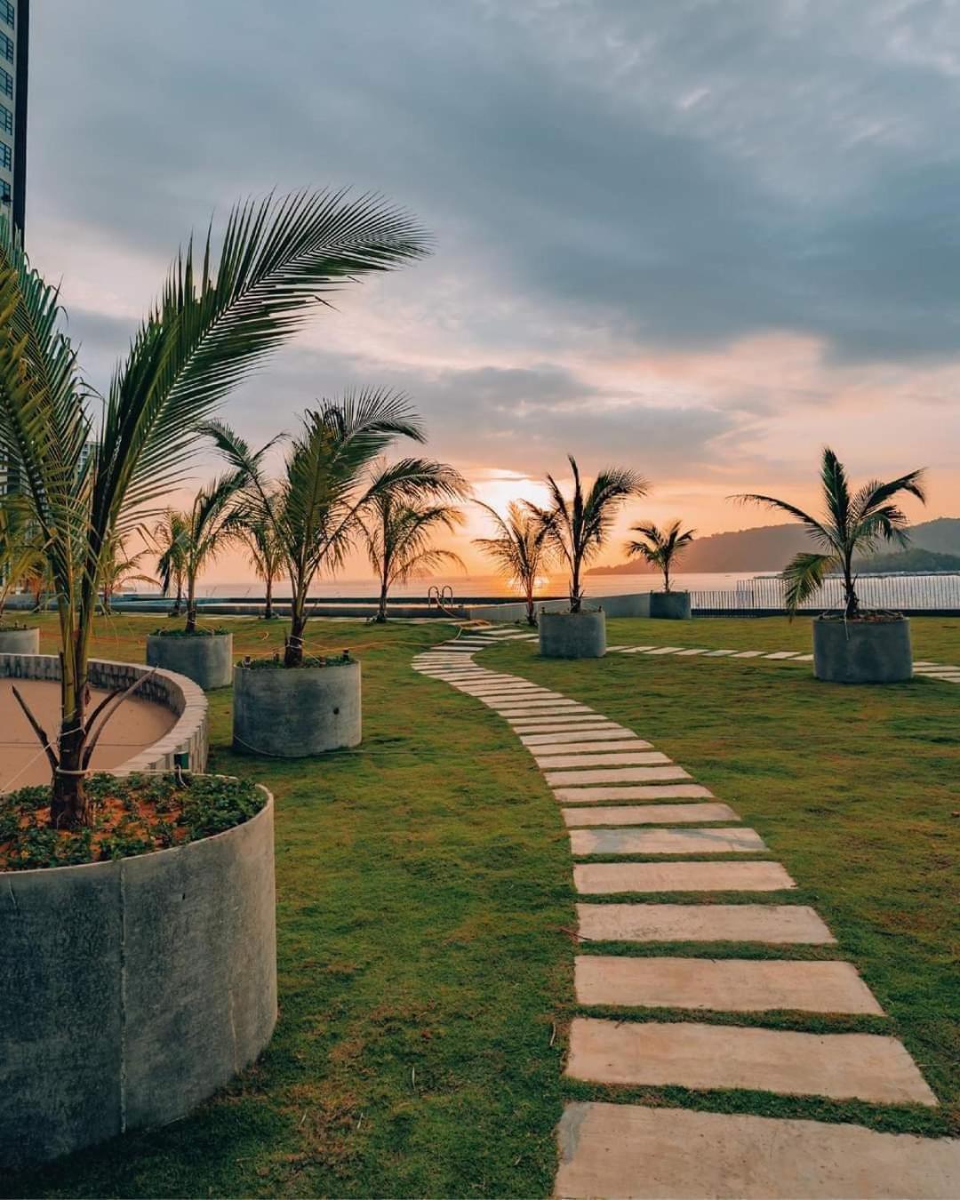 Jesselton Quay Sea View Hotell Kota Kinabalu Exteriör bild