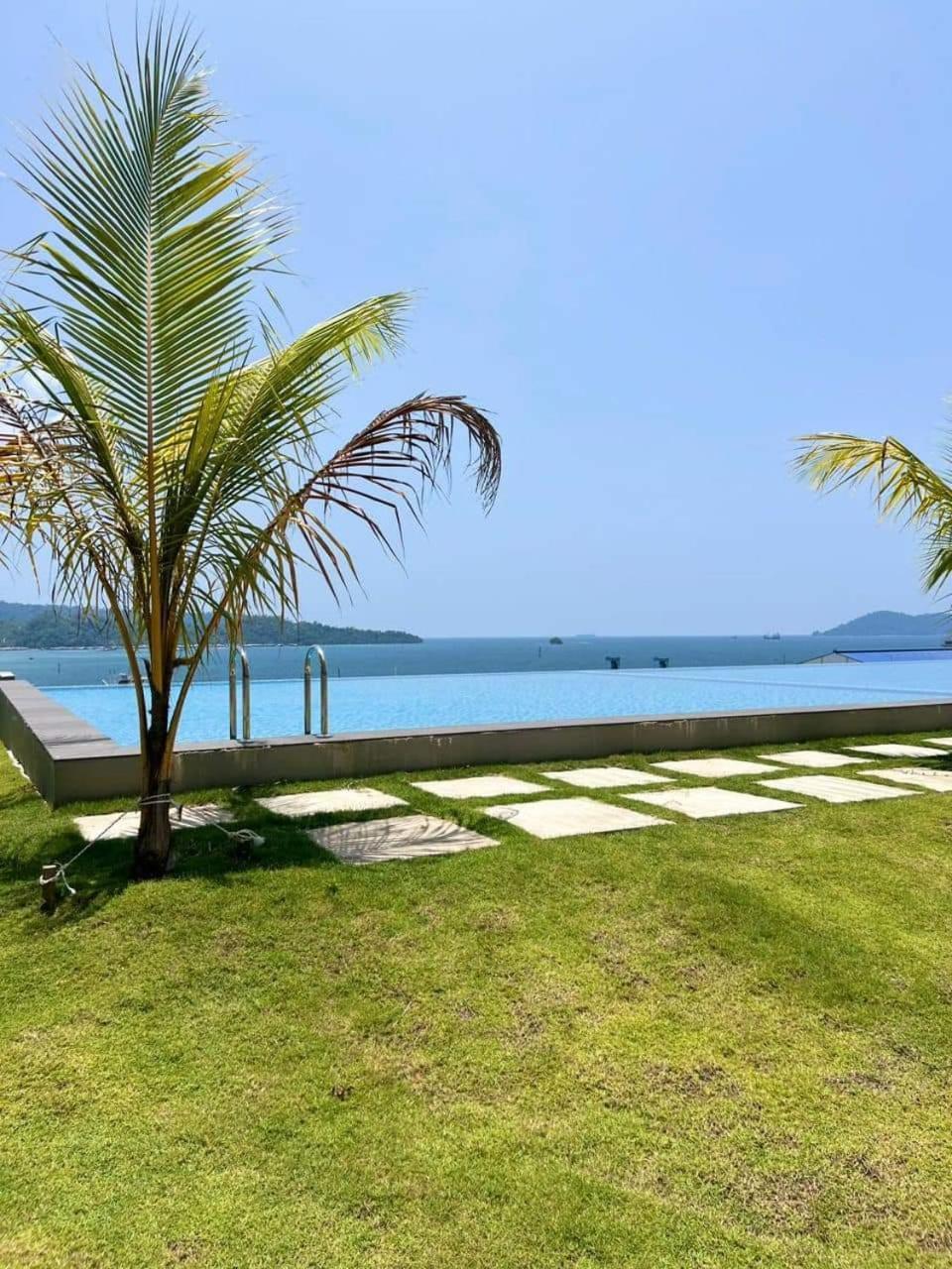Jesselton Quay Sea View Hotell Kota Kinabalu Exteriör bild